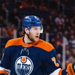 Os Fãs dos Oilers da Noite Prenderam a Respiração: A Saída Surpreendente de Connor McDavid e uma Exibição Inesperada de Coragem